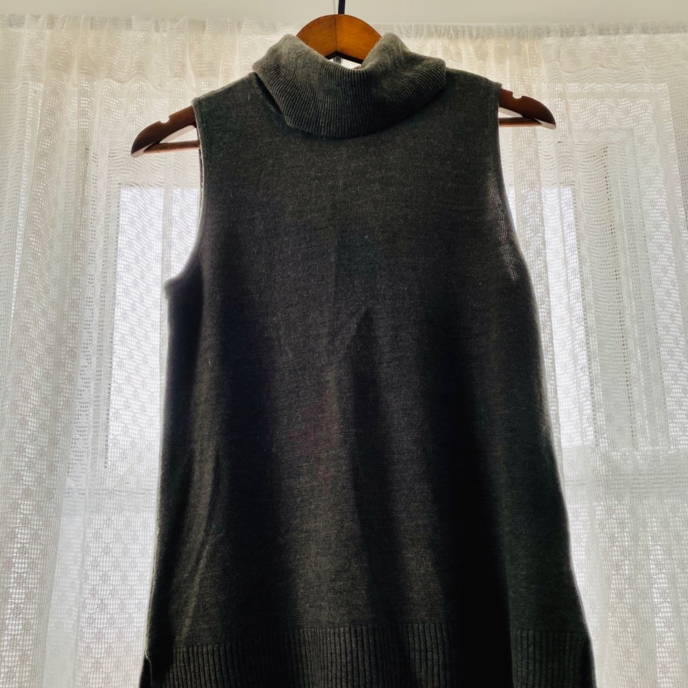 Croft & Barrow sleeveless cowel neck tunic sweater